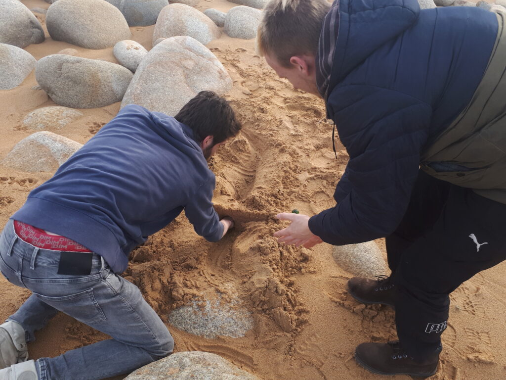 jouer avec le sable - les parcours de billes
