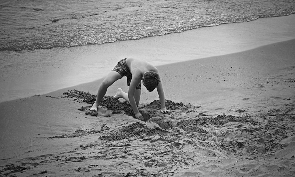 activité sur la plage 4 : creuser des canaux !